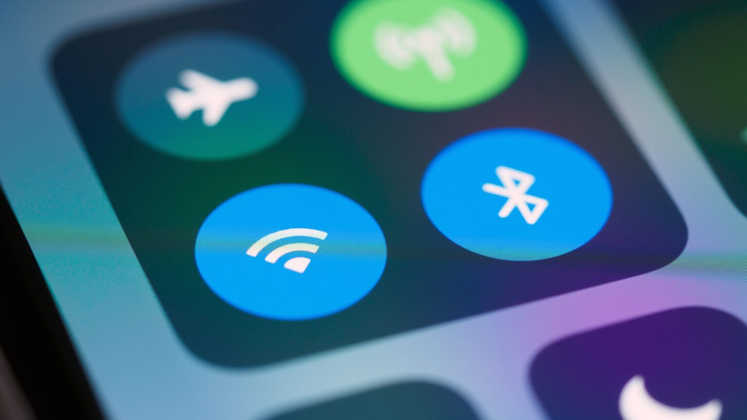 Icons showing wifi and bluetooth settings on a cell phone screen
